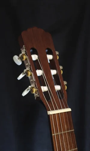 madrid-headstock